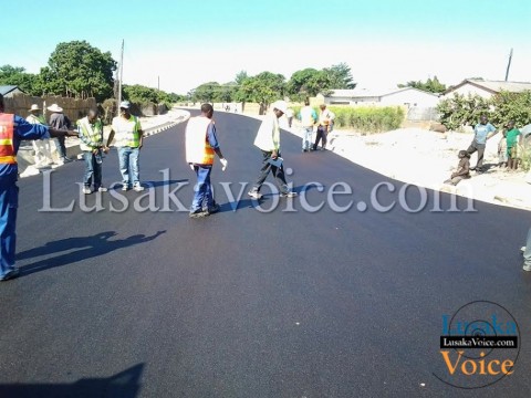Some of the Mongu roads that are completed so far include, Chiti Mukulu Road, Eugine Nyambe Road, Independence avenue, Tungi and the road to the main bus terminus among others.. - Lusakavoice.com