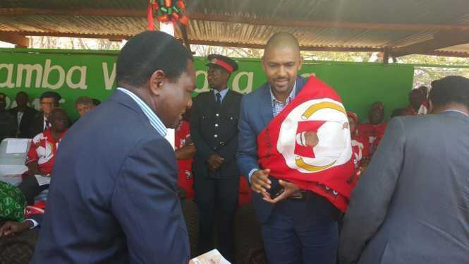 HH greets Vincent Mwale at