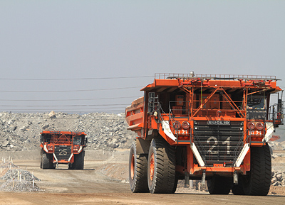Mining Truck in der Kupfermine Lumwana, Sambia / Mining Truck in the Copper Mine of Lumwana, Zambia
