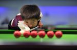 3-year-old snooker player in China