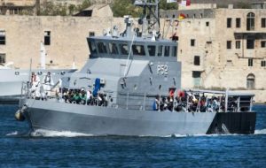 US Navy rescues 128 Somali migrants in rough seas