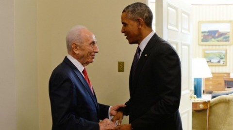 President Shimon Peres meets with US President Barack Obama at the White House on June 25, 2014. (Photo by Kobi Gideon:GPO:FLASH90)