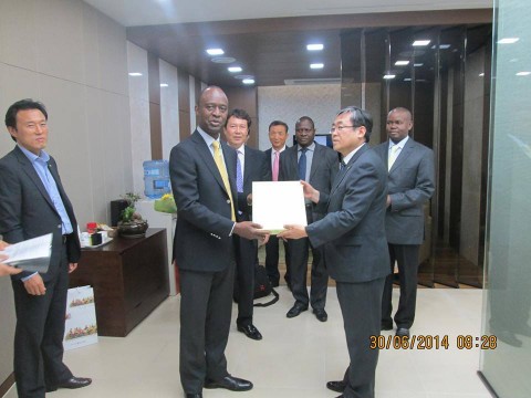 Mr Mulenga Sata with the chairperson of Industrial Bank of Korea (IBK) Young Hyun Jo and the general manager of Woori Bank Yoon, Young Mook in Incheon, the second largest city of South Korea