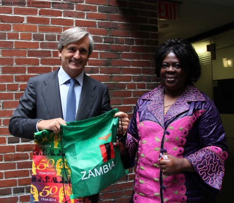 Spain's UN Ambassador Román Oyarzun Marchesi shows off Zambia Golden Jubilee souvenirs he received from Zambia's Minister of Tourism and Arts Jean Kapata (right) in New York on 8-Sept-2014. PHOTO | Chibaula D. Silwamba  | Zambia  UN Mission