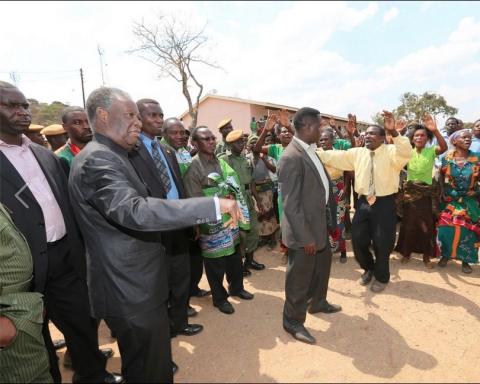 The President was in Mkushi South to drum up support for the Patriotic Front Candidate Davies Chisopa, The President held a private meeting with 13 chiefs drawn from Mkushi and Serenje District at Chibwela Munshi traditional ceremony. Picture by Eddie Mwanaleza/Statehouse 06-o9-2014