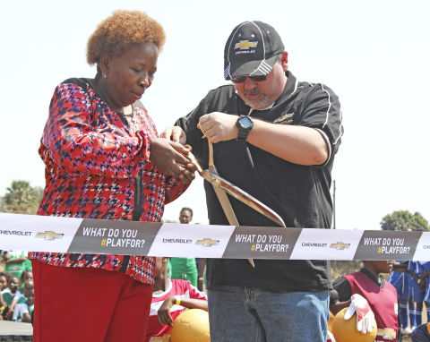 R-L - Tim Hendon, Chevrolet Brand Manager and Phyllis Moletsane, founder and former principal of Mabu-a-tlou Primary School R-L - Tim Hendon, Chevrolet Brand Manager and Phyllis Moletsane, founder and former principal of Mabu-a-tlou Primary School