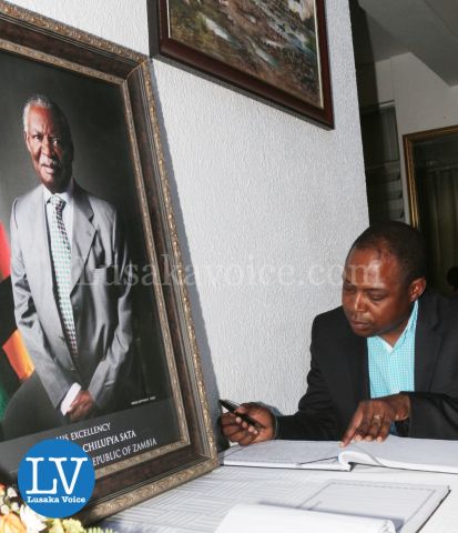 FAZ President Kalusha Bwalya; FAZ spokesperson Nkweto Tembwe sign book for Sata