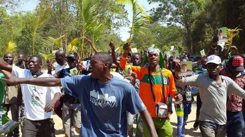 Oyenda na Lungu Aoneka#singing delegated keep on matching in Mulungushi