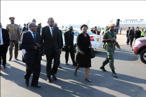 Uhuru Kenyatta arrives in Zambia for President Sata's funeral