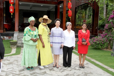 From (L-r) First Lady Esther Lungu, Uganda First Lady Janet Museveni and China First Lady Peng Liyuan upon arrival at Bei Reng Village in Boao, Hinan Province of China on March 28,2015 -Pictures by THOMAS NSAMA:STATE HOUSE