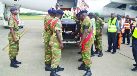 ZAMBIA Army pallbearers prepare to lift late Willie Nsanda’s casket from a South African Airways plane at Simon Mwansa Kapwepwe International Airport in Ndola yesterday. Picture by JAMES KUNDA ZAMBIA Army pallbearers prepare to lift late Willie Nsanda’s casket from a South African Airways plane at Simon Mwansa Kapwepwe International Airport in Ndola yesterday. Picture by JAMES KUNDA