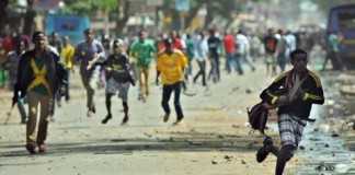 Kenyans turned on Somalis and attacked their shops, blaming them for Sunday's blast [AFP]