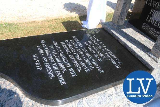 Dennis Phillip Liwewe - Grand children unveiling the tombstone and the epitaph.   - Photo Credit Jean Mandela - Lusakavoice.com