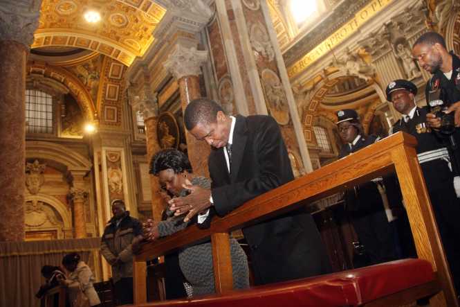 President Lungu and First Lady Esther Lungu prays when they visited the Tomb of Pope John Paul II during a tour of Basilica in Rome, Italy on Saturday, February 6,2016 -Picture by THOMAS NSAMA