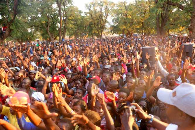 Chipata came alive with chants of “Zambia Forward” as the UPND campaign tour led by Mr. Hakainde Hichilema