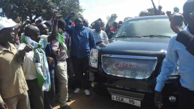 Dr. Chishimba Kambwili successfully files in his nomination papers