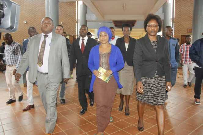 Mutinta (c) arrives at the Lusaka Magistrates’ Court this morning in the company of police officers. Picture courtesy of The Mast Mutinta (c) arrives at the Lusaka Magistrates’ Court this morning in the company of police officers. Picture courtesy of The Mast