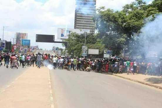 Police teargas protesting marketeers