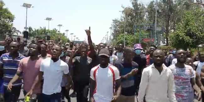 UNZA Students matching to State House. The issues of concern are the current Go-slow by lecturers - Students being chased out of the library when they were preparing for exams on the 15th, BC omissions etc UNZA Students matching to State House. The issues of concern are the current Go-slow by lecturers - Students being chased out of the library when they were preparing for exams on the 15th, BC omissions etc