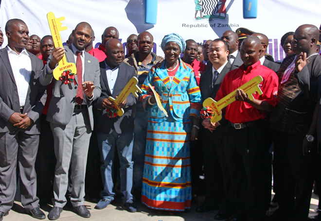 Vice President of Zambia Inonge Wina attended the handover ceremony together with a number of other cabinet officials, local bus drivers and representatives of HIGER Zambia.